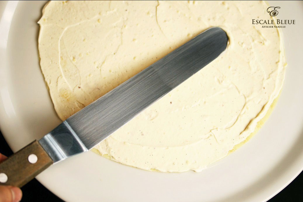Montage — crème étalée sur crêpe