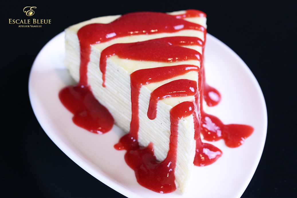Crepe Cake Vanille Bleue — découpe