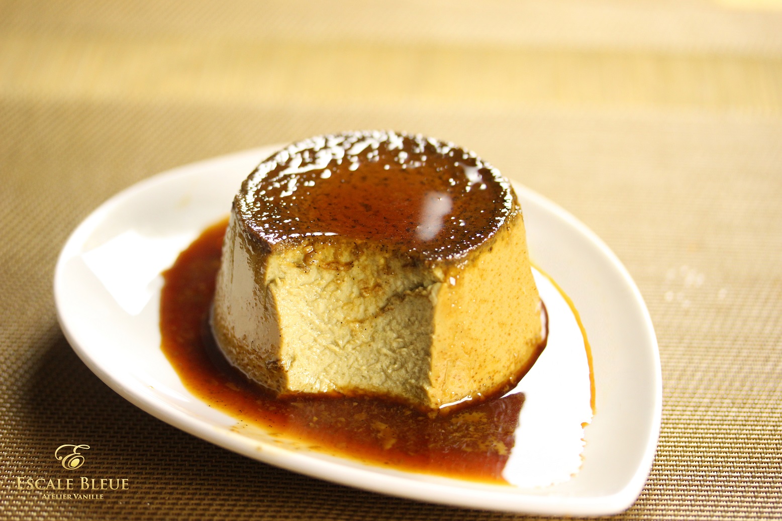 Crème caramel matcha Vanille Bleue — vue côté