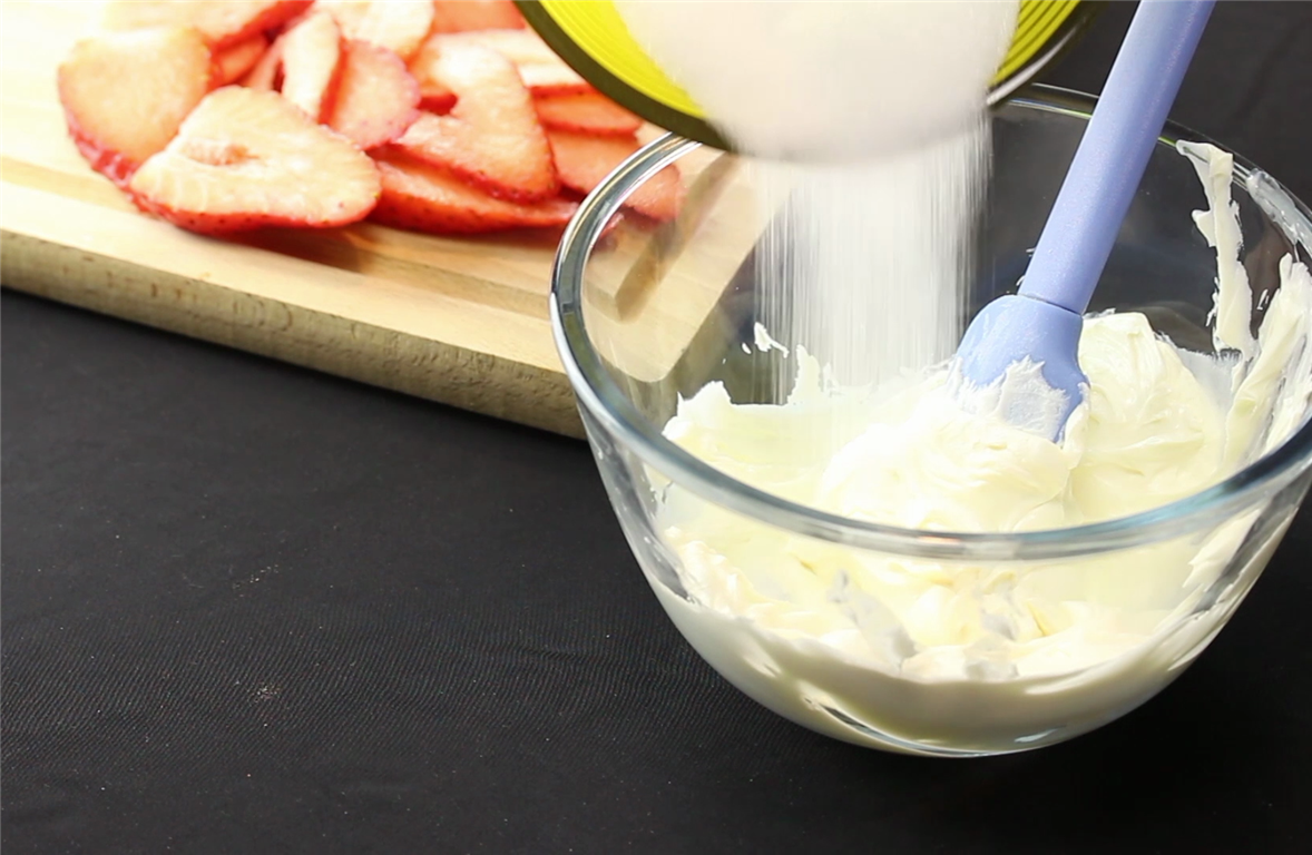 Emporte-pièce cœur — feuilletés fraises