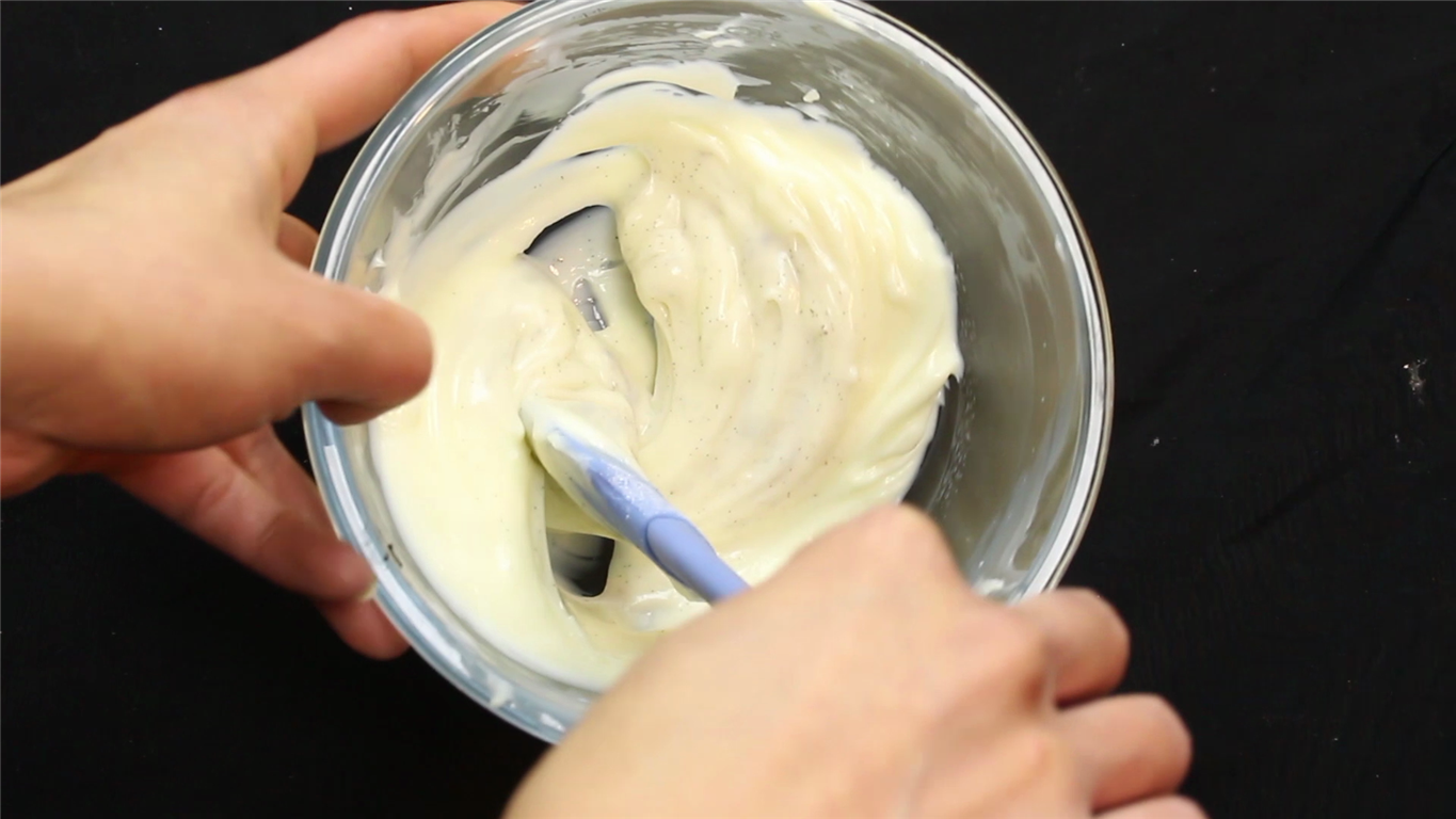 Piquage pâte feuilletée — rouleau pique vite