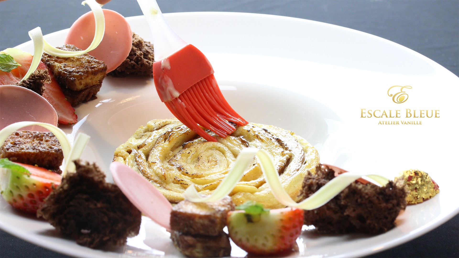 Gâteau de pain perdu — croûtes imbibées en spirale