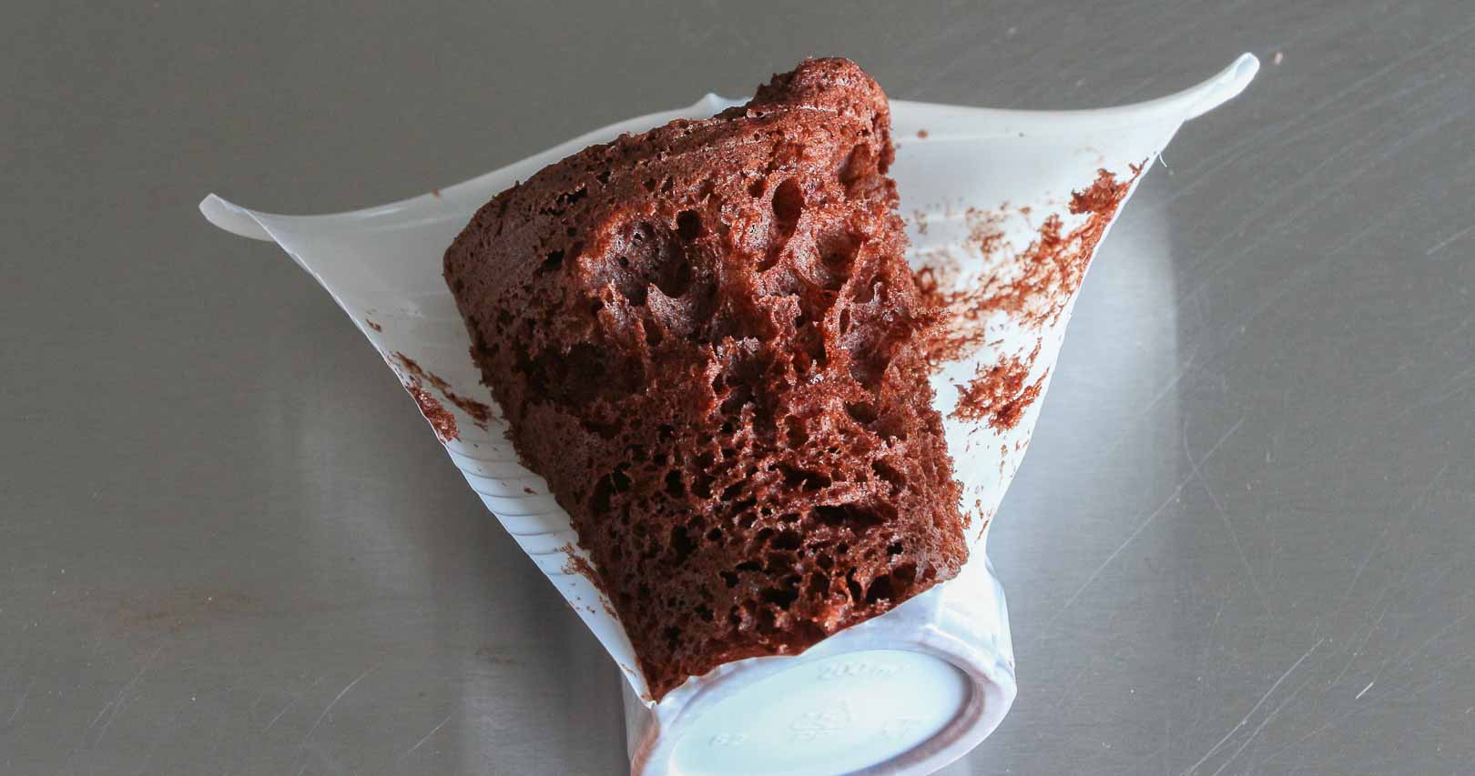 Gâteau éponge cacao micro-onde — préparation