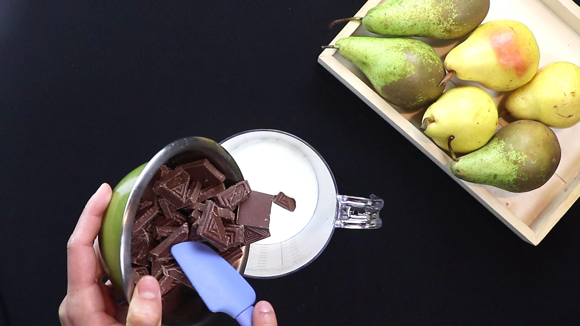 Crème liquide et chocolat au lait — gâteau poire chocolat
