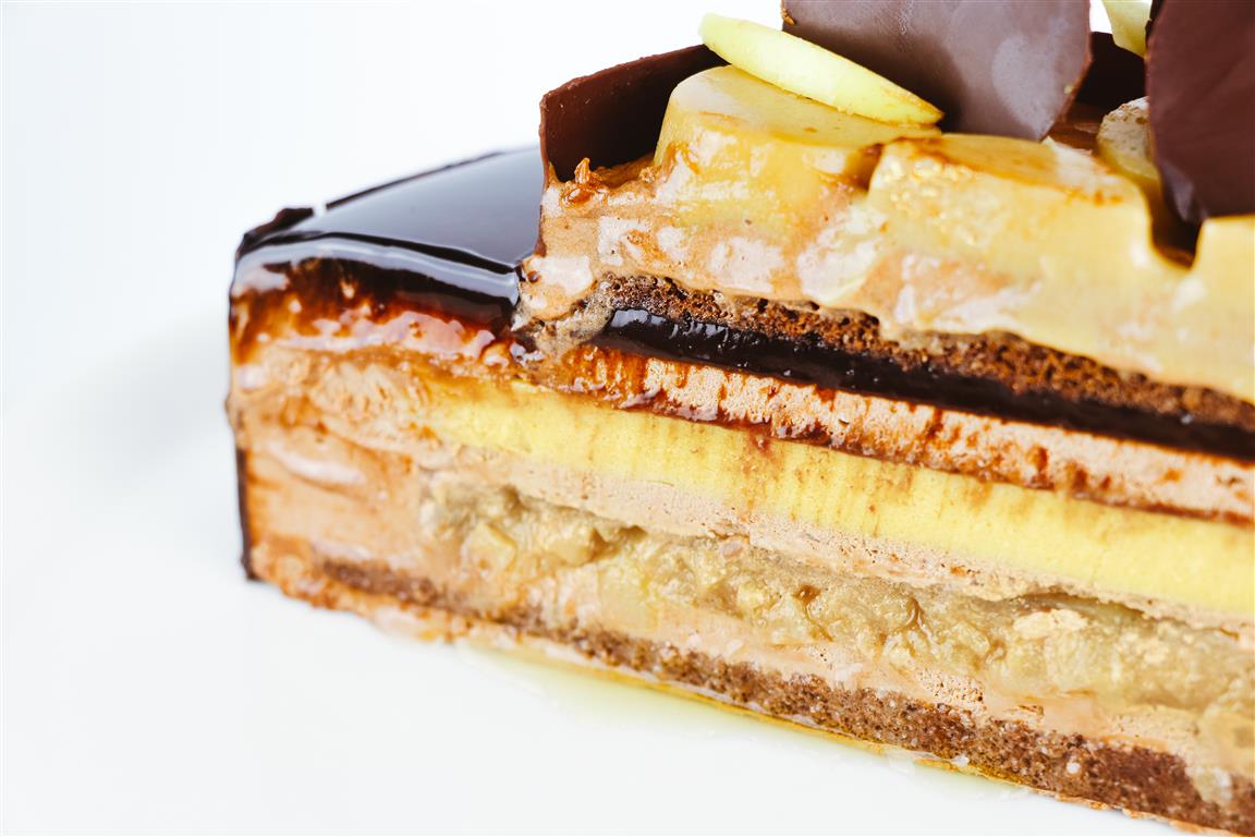 Entremets chocolat miel — texture mousse et gelée poire