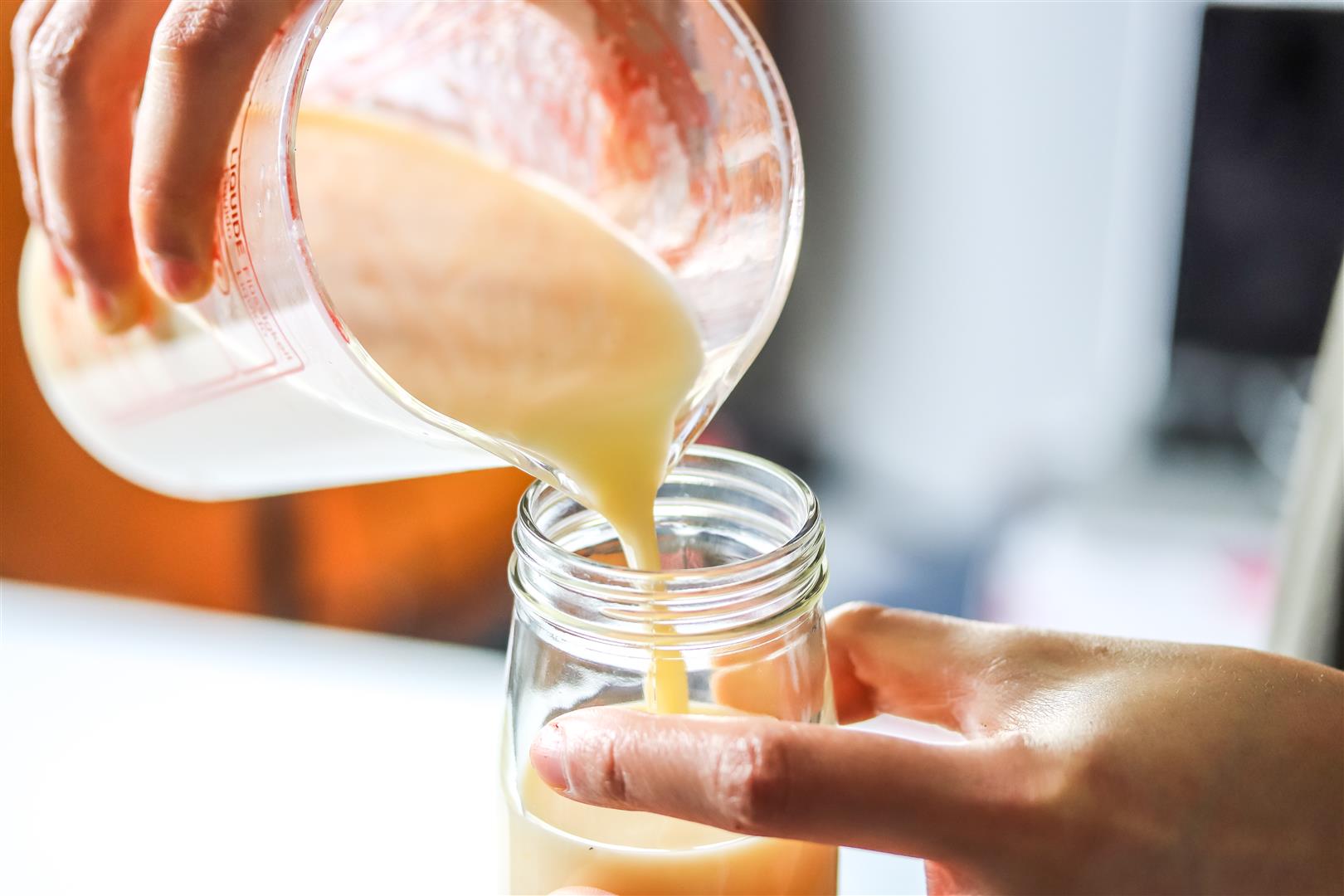 Mélange pudding Vanille Bleue — filtrage au tamis