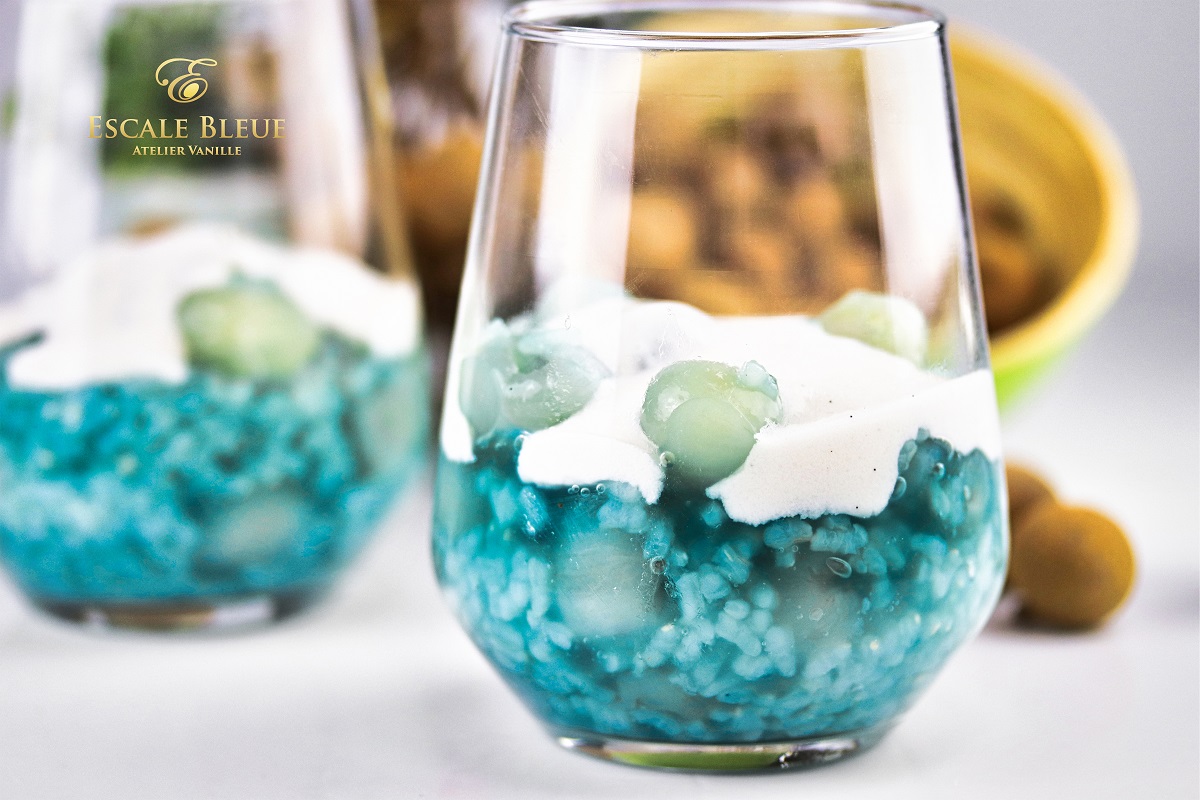 Longanes au riz bleu, lait de coco et Vanille Bleue — dessert réunionnais