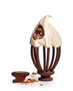 oeuf paques 2022 peninsula paris découpe Œuf de Pâques à la Vanille Bleue, Peninsula Paris